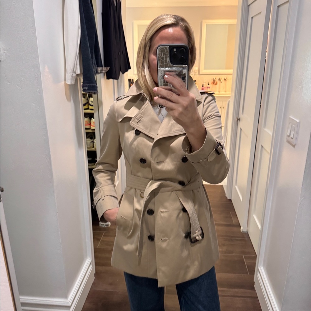 Burberry Sandringham Double-Breasted Trench Coat in mid-length size uk 10